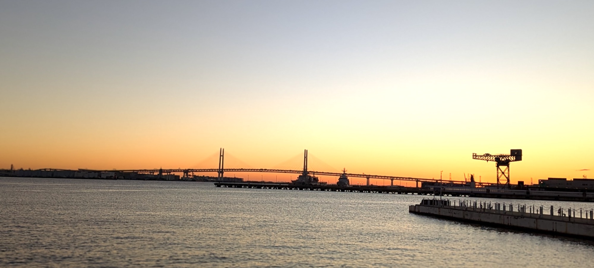 日の出前の朝の風景