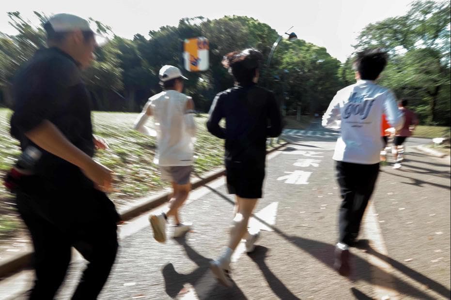 代々木公園で走るHINODEメンバー